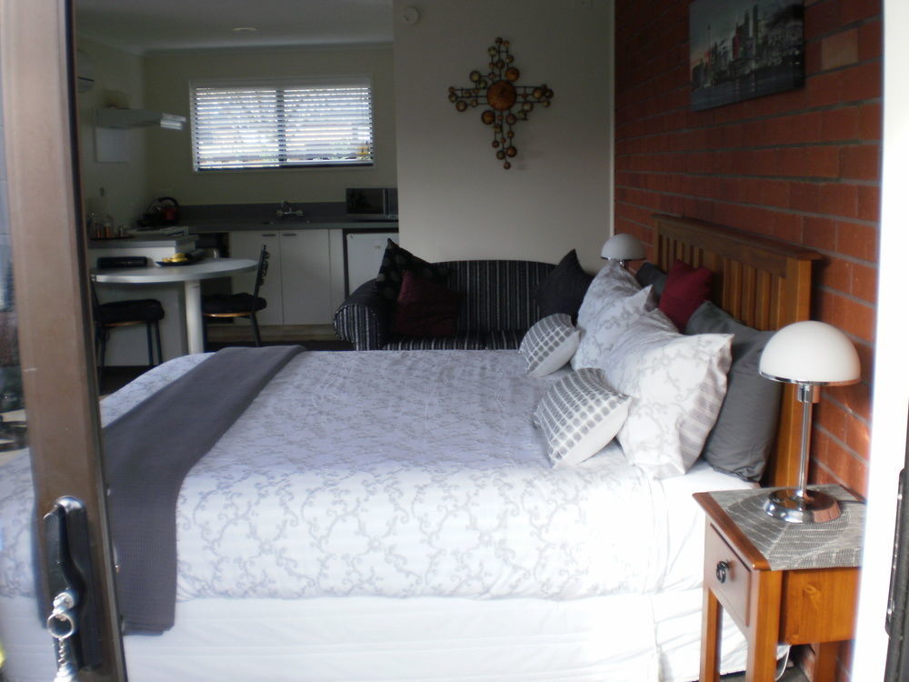 Avenue Westgrove B&B Christchurch Exterior photo